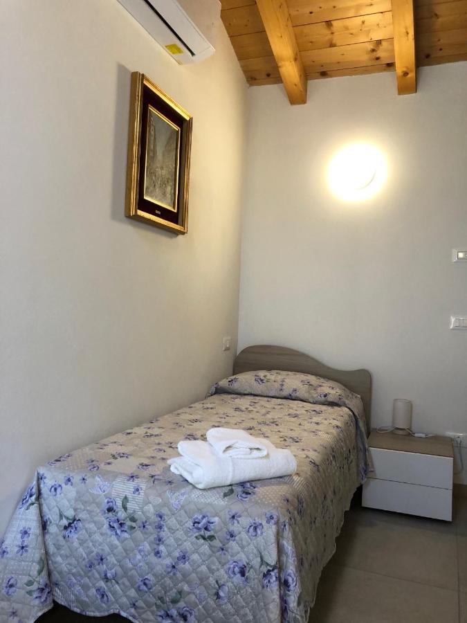 La Casa Della Ada Hotel Castelnuovo del Garda Luaran gambar